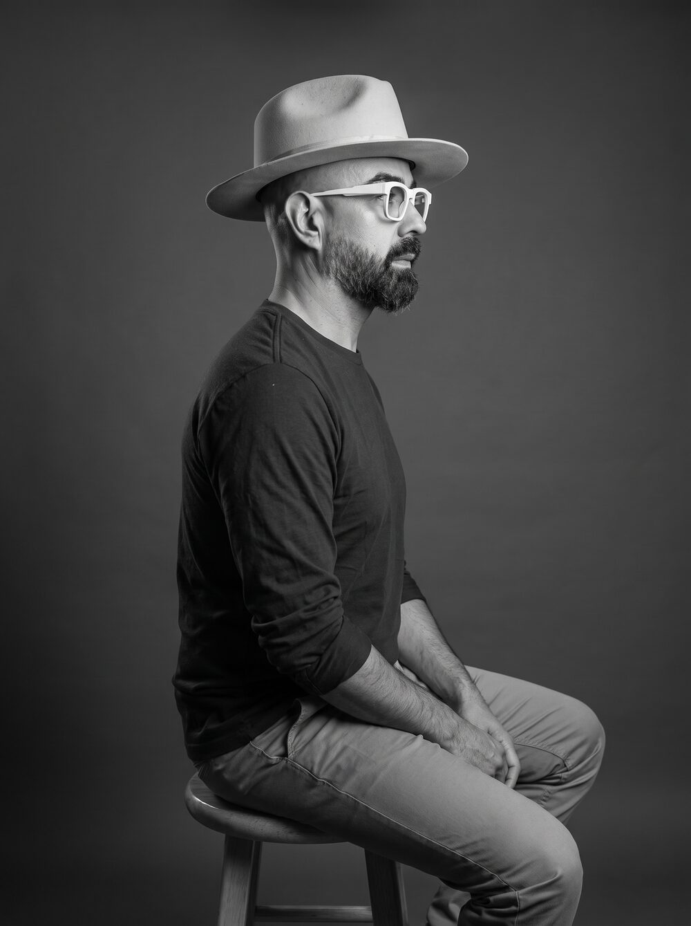 Mario Sandoval, cantante mexicano, retrato de estudio