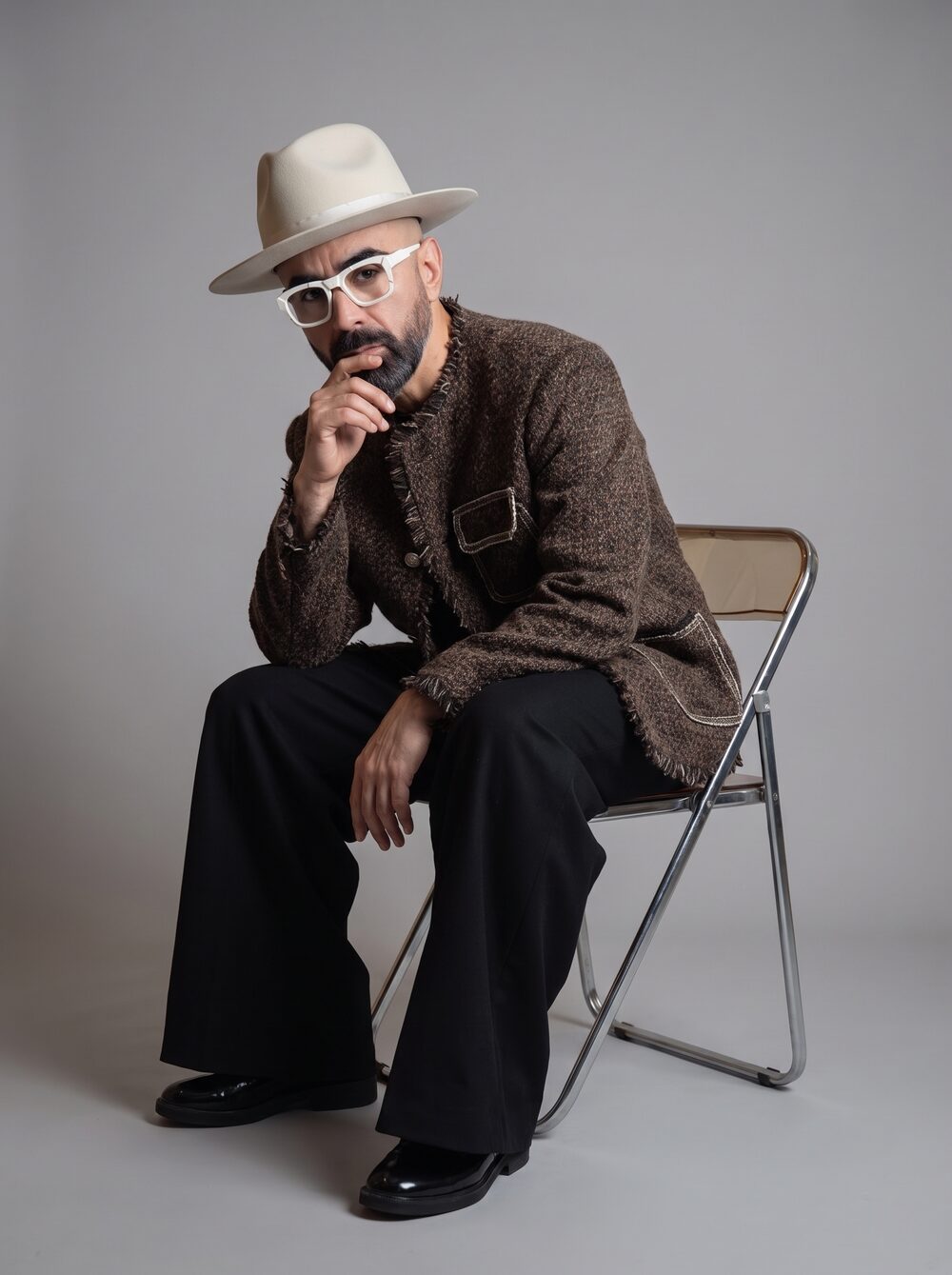 Mario Sandoval, cantante mexicano, retrato de café